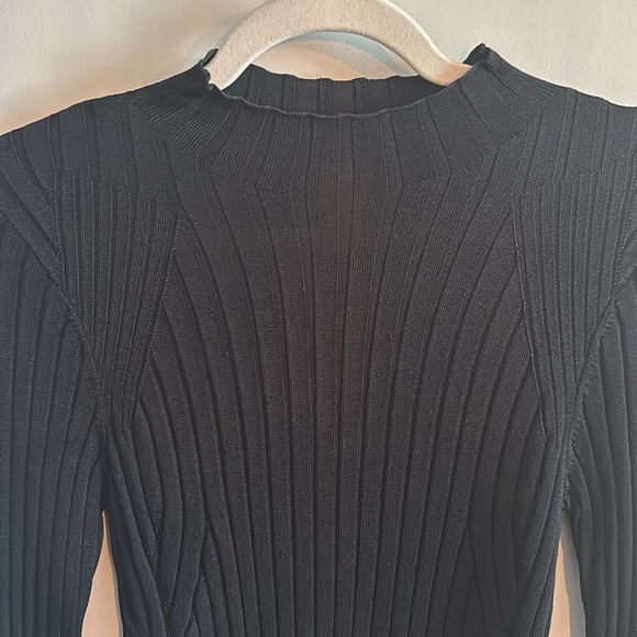 H&M Mock Neck Top - Picture 2 of 4